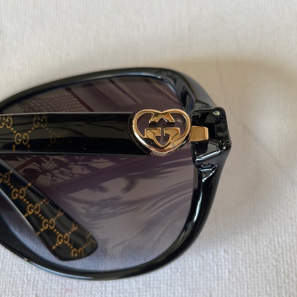 Authentic Sunglasses Gucci Made in Italy. - Picture 7 of 11